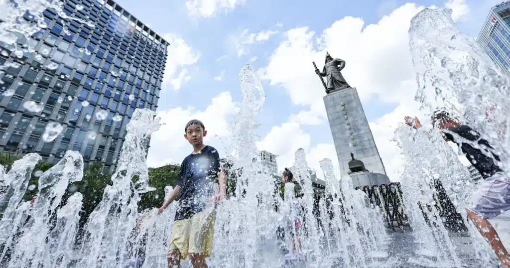 Scattered Showers and Heat Expected Across South Korea