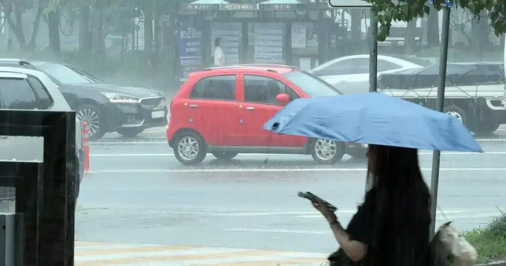 Scattered Showers Offer Little Relief from Persistent Heatwave Scattered Showers Offer Little Relief from Persistent Heatwave