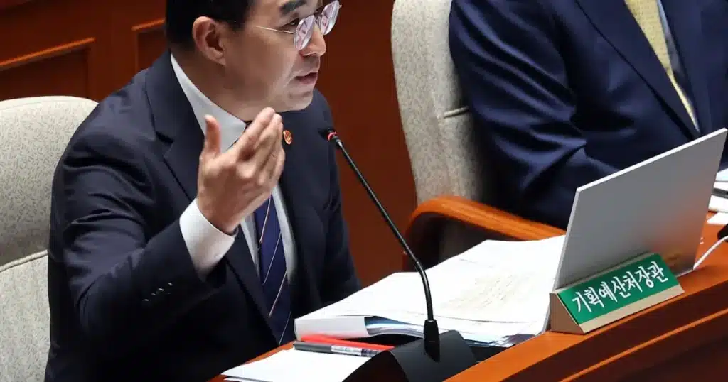 Yoo Seong-min Criticizes Lee Jae-myung as ‘Arrogant Leader’; Park Hong-keun Responds