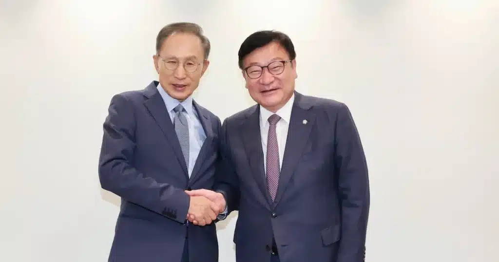 Lee Myung-bak Urges Floor Leader to Focus on Public Opinion Lee Myung-bak Urges Floor Leader to Focus on Public Opinion