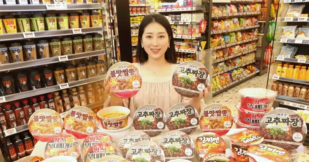 Convenience Store Chain Unveils New Ramen Lineup with Restaurant Collaborations Convenience Store Chain Unveils New Ramen Lineup with Restaurant Collaborations