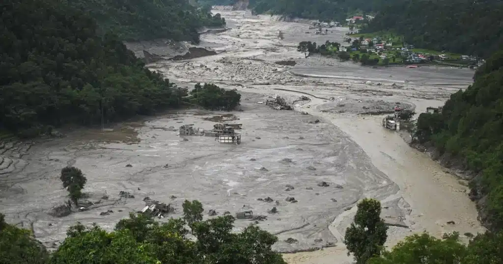 Nepal Blames Climate Change for Floods, Seeks Compensation from Major Polluters Nepal Blames Climate Change for Floods, Seeks Compensation from Major Polluters
