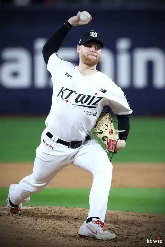 KT Wiz’s New Pitcher Secures First Win Against Hanwha Eagles KT Wiz’s New Pitcher Secures First Win Against Hanwha Eagles