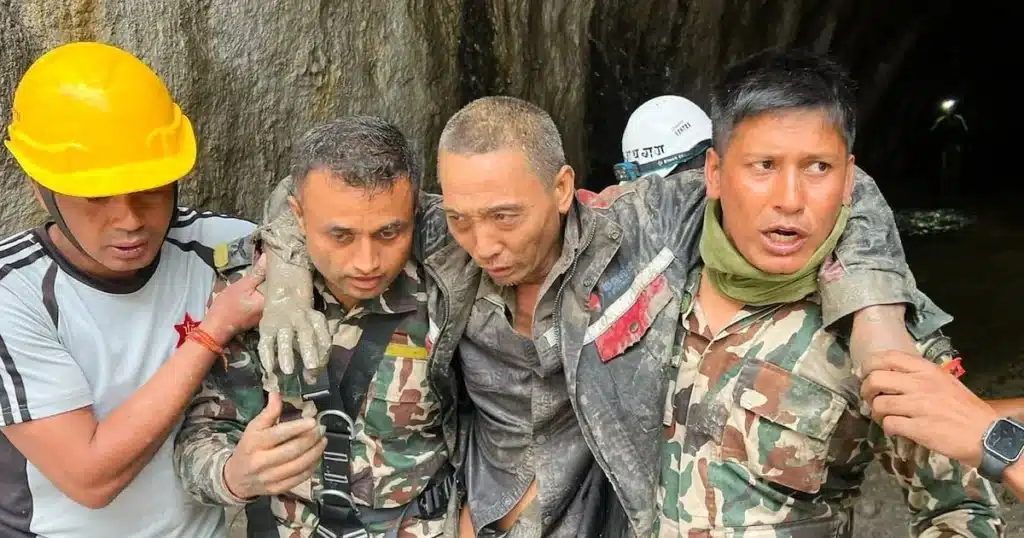 Rescued Chinese National from Nepal Dam Site, Search for Missing Koreans Continues Rescued Chinese National from Nepal Dam Site, Search for Missing Koreans Continues
