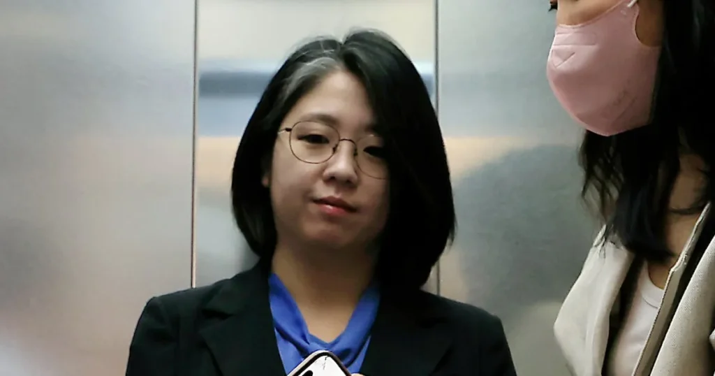 Yong Hye-in Remains Silent on Dual Office Controversy Yong Hye-in Remains Silent on Dual Office Controversy