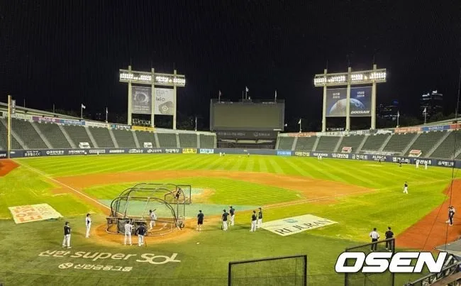 Doosan Bears Face Playoff Scare After Scoring Drought Doosan Bears Face Playoff Scare After Scoring Drought
