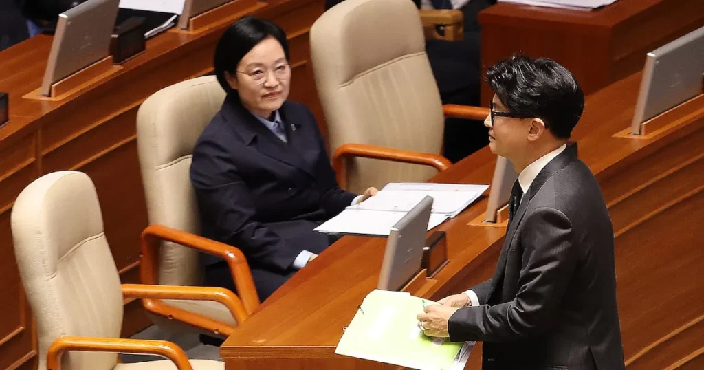 Lawmaker Confronts State Official Posing as Citizen at Press Conference