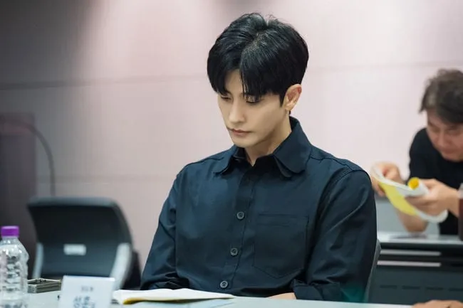Sung Hoon Transforms into an AI Genius in ‘My Man is a Villain’ Sung Hoon Transforms into an AI Genius in ‘My Man is a Villain’