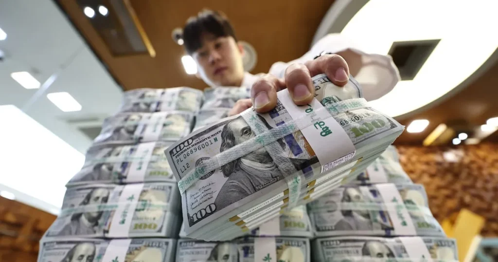 Won-Dollar Exchange Rate Rises to 1378.3 Won Amidst Fed Rate Hike Won-Dollar Exchange Rate Rises to 1378.3 Won Amidst Fed Rate Hike