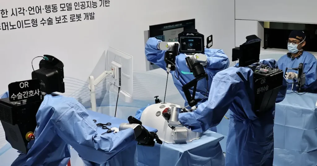 Robots Assist in Surgery, Mimicking Human Teamwork
