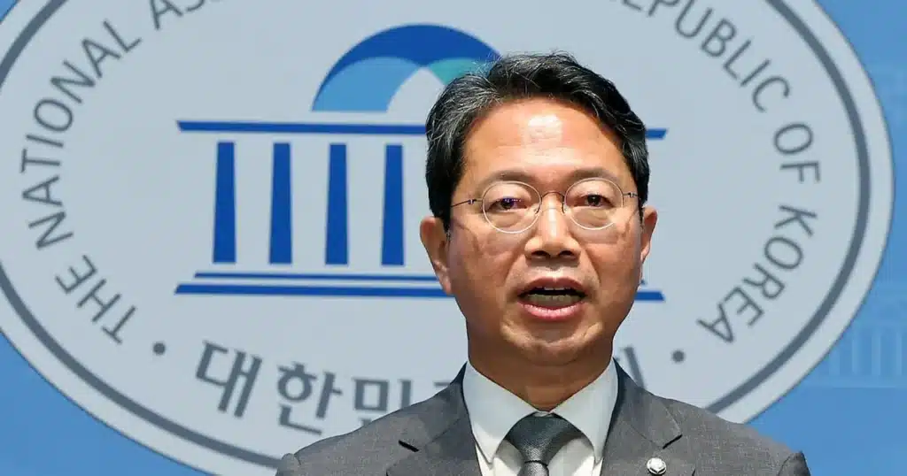 Kim Sung-won Denies Allegations in Former Aide’s Defamation Report Kim Sung-won Denies Allegations in Former Aide’s Defamation Report