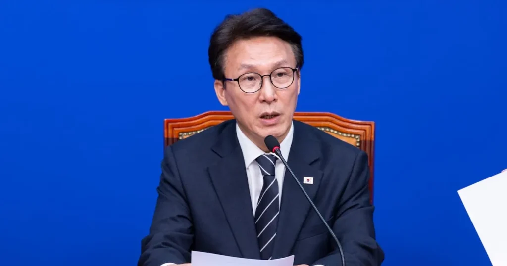 Democratic Party Leader Urges Focus on Constitutional Reform Democratic Party Leader Urges Focus on Constitutional Reform