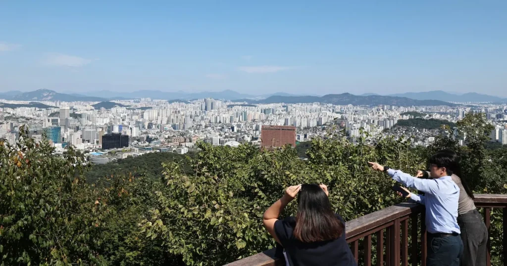 Seoul Swelters as Monday Temperatures Hit 30°C Amidst Sharp Day-Night Swings Seoul Swelters as Monday Temperatures Hit 30°C Amidst Sharp Day-Night Swings