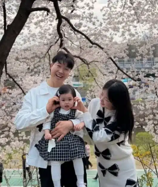 Park Soo-hong and Kim Da-ye’s Daughter Shows Musical Talent Park Soo-hong and Kim Da-ye’s Daughter Shows Musical Talent