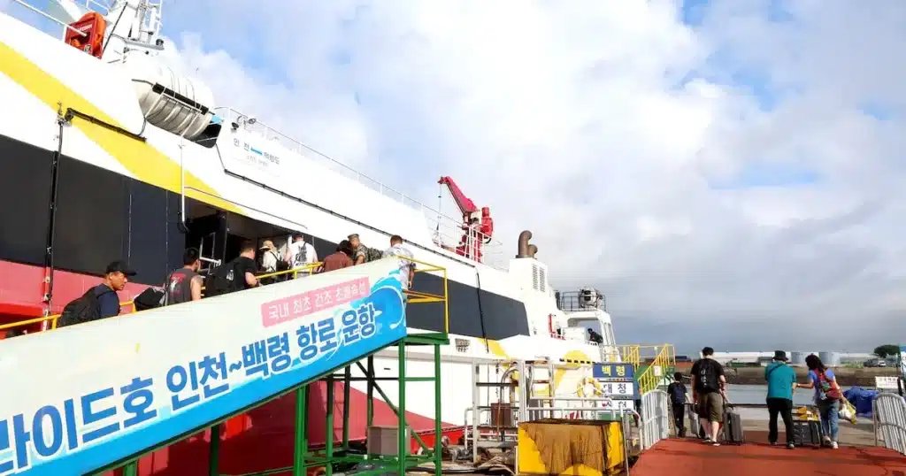 Baengnyeongdo Island: Vessels Evacuate After Suspected North Korean Aircraft Sighting